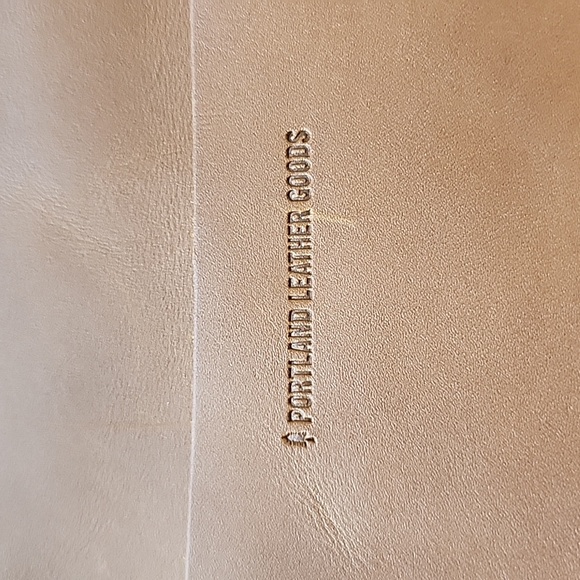 Portland leather crossbody tote - Picture 5 of 13